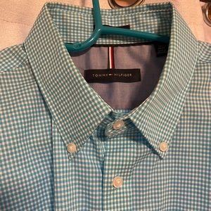 Tommy Hilfiger mens Bkue checkered button down dress shirt. Long sleeve.